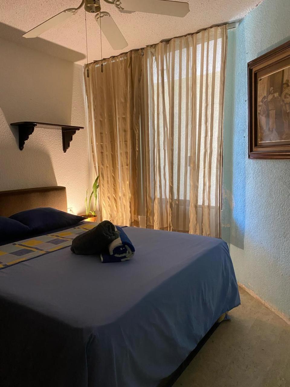 Front Beach Private Room With Shared Bathroom Канкун Экстерьер фото