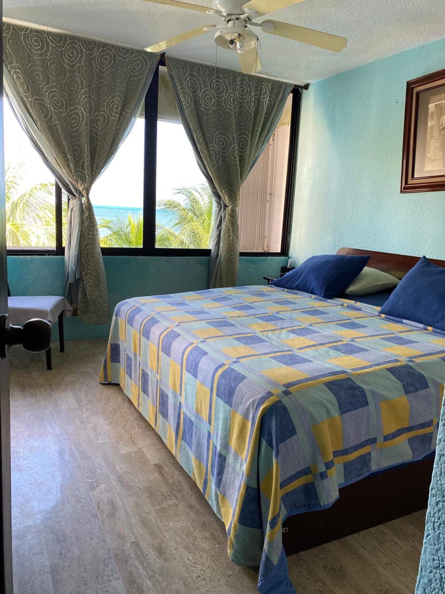 Front Beach Private Room With Shared Bathroom Канкун Экстерьер фото