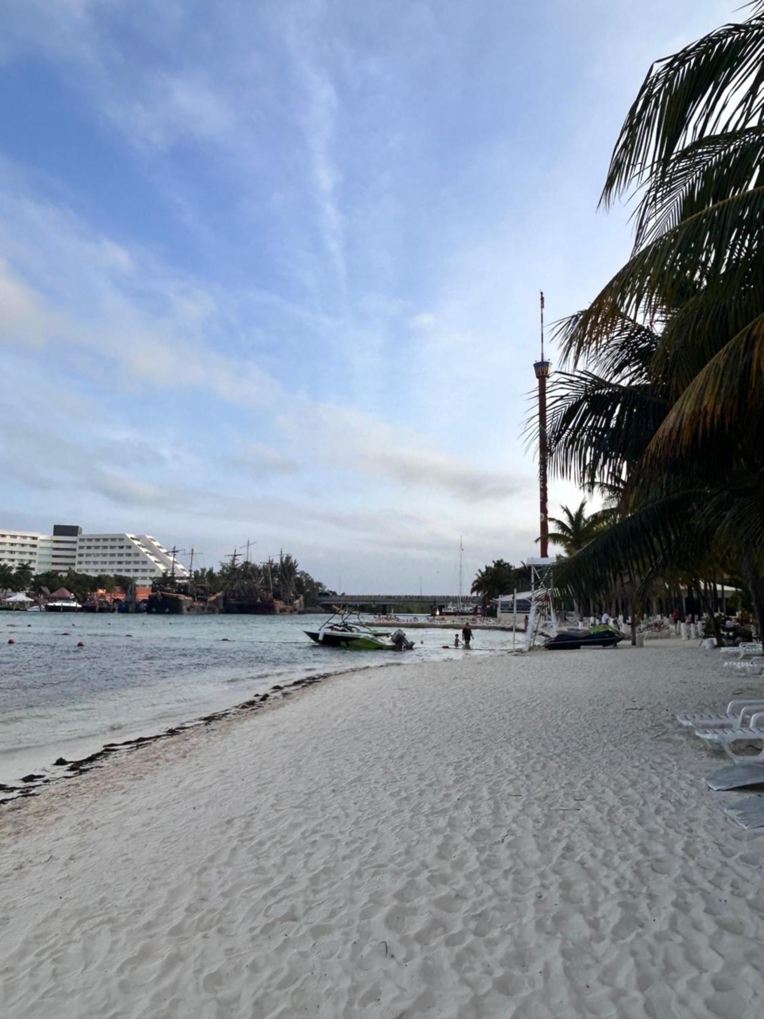 Front Beach Private Room With Shared Bathroom Канкун Экстерьер фото