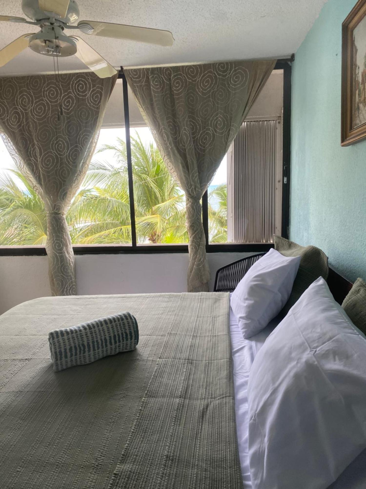 Front Beach Private Room With Shared Bathroom Канкун Экстерьер фото