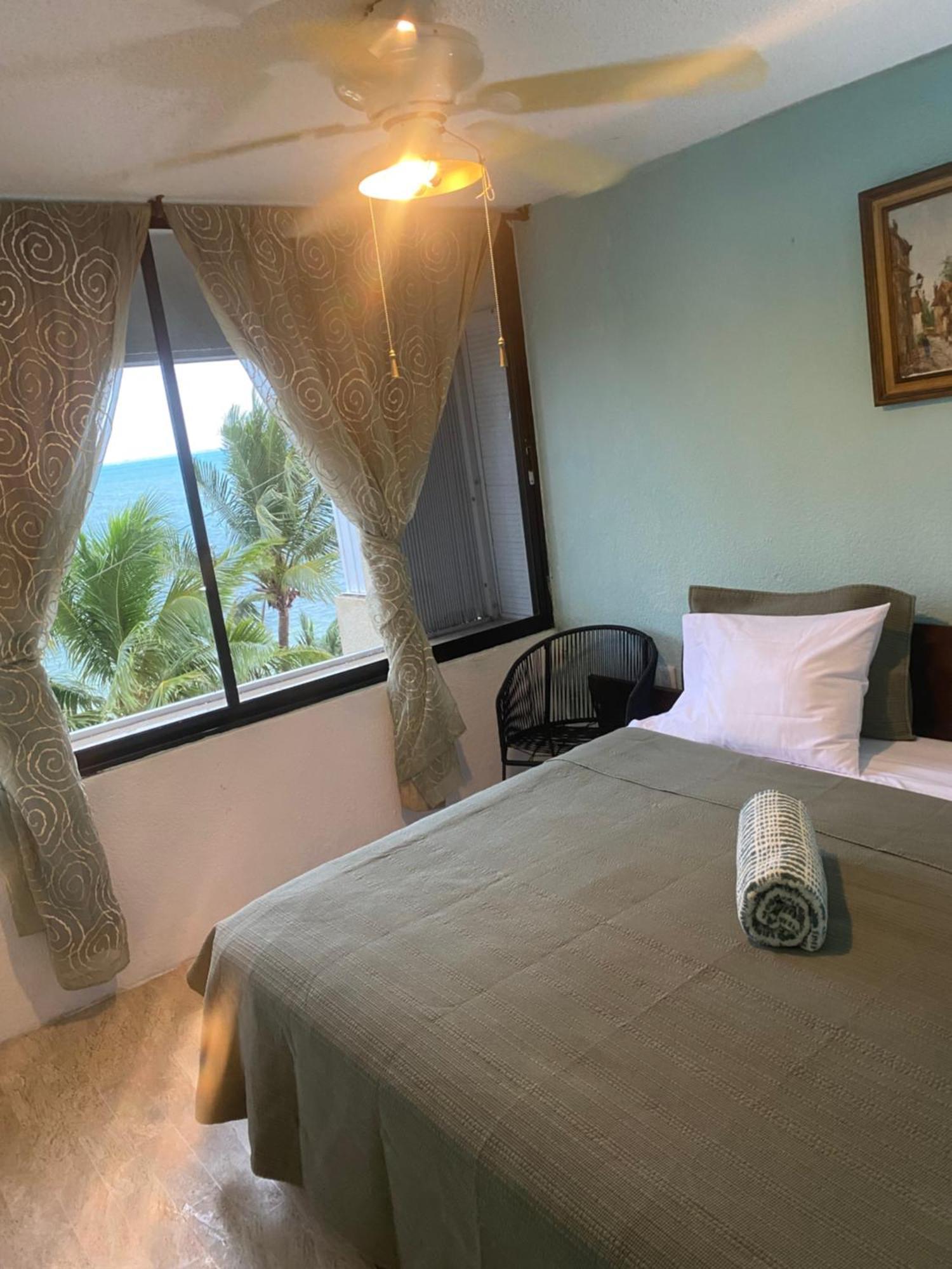 Front Beach Private Room With Shared Bathroom Канкун Экстерьер фото