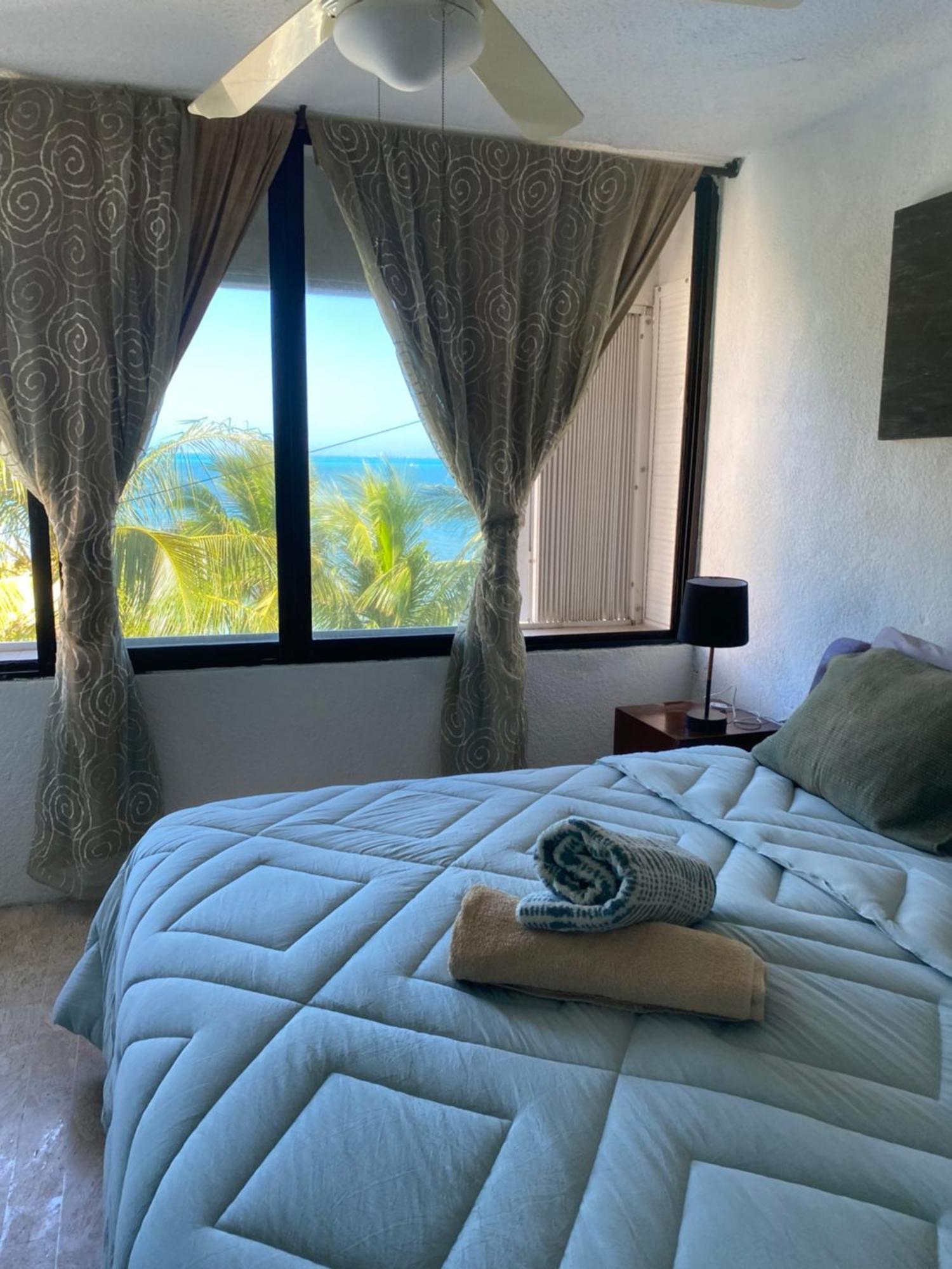 Front Beach Private Room With Shared Bathroom Канкун Экстерьер фото