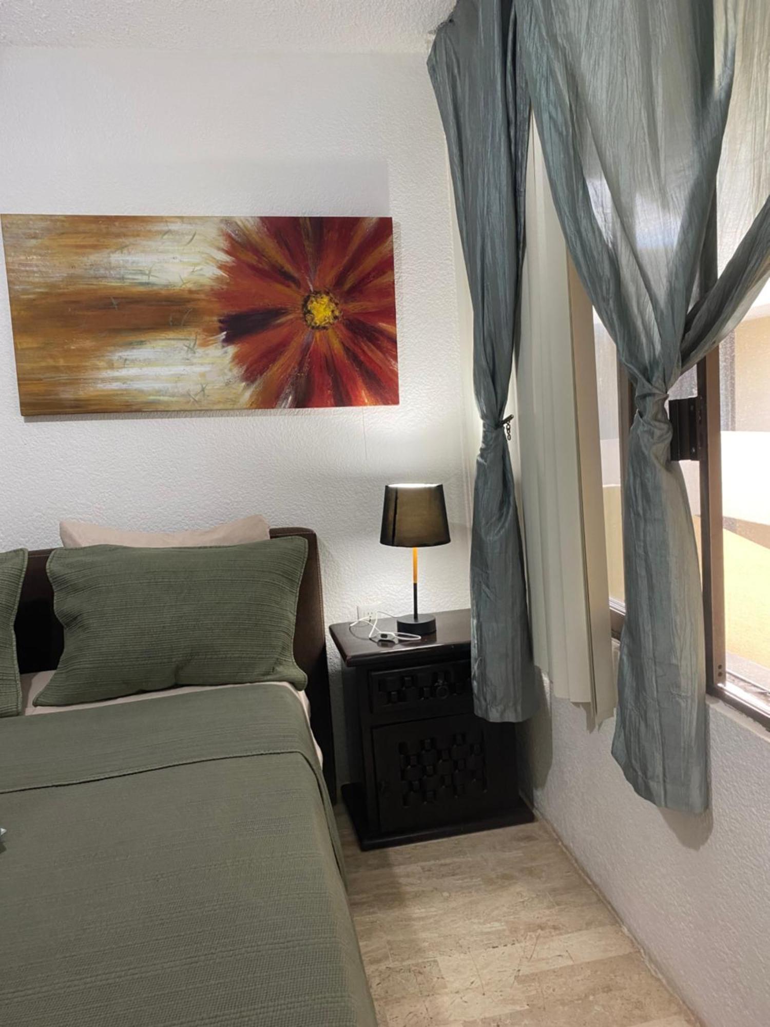 Front Beach Private Room With Shared Bathroom Канкун Экстерьер фото