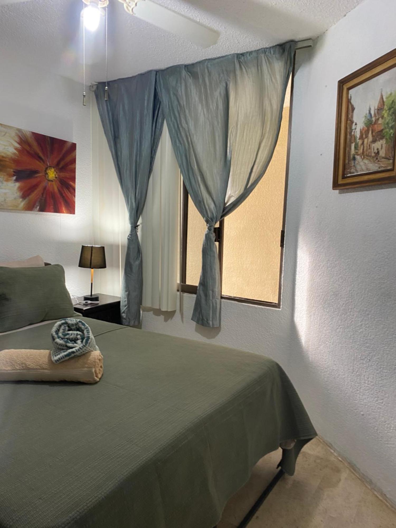 Front Beach Private Room With Shared Bathroom Канкун Экстерьер фото